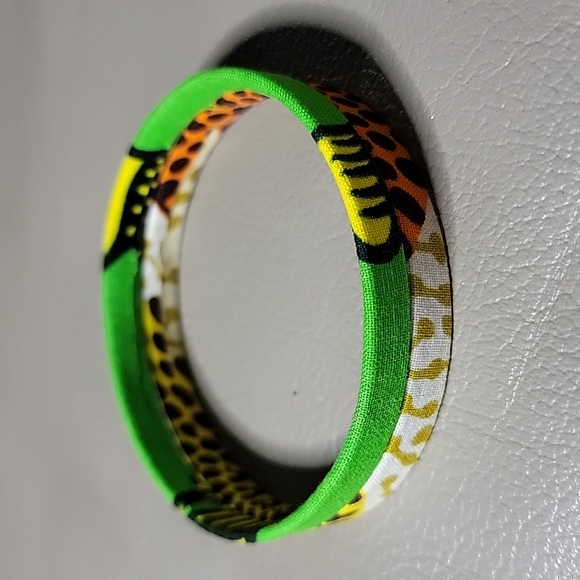 Small Headband and Bracelet set made in Ghana Africa - Picture 6 of 8